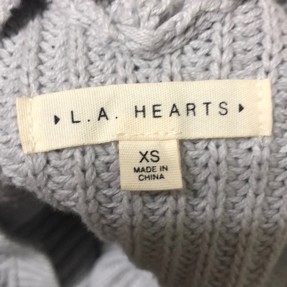 Grey knot sweater with cute detailed shoulders - Picture 3 of 3